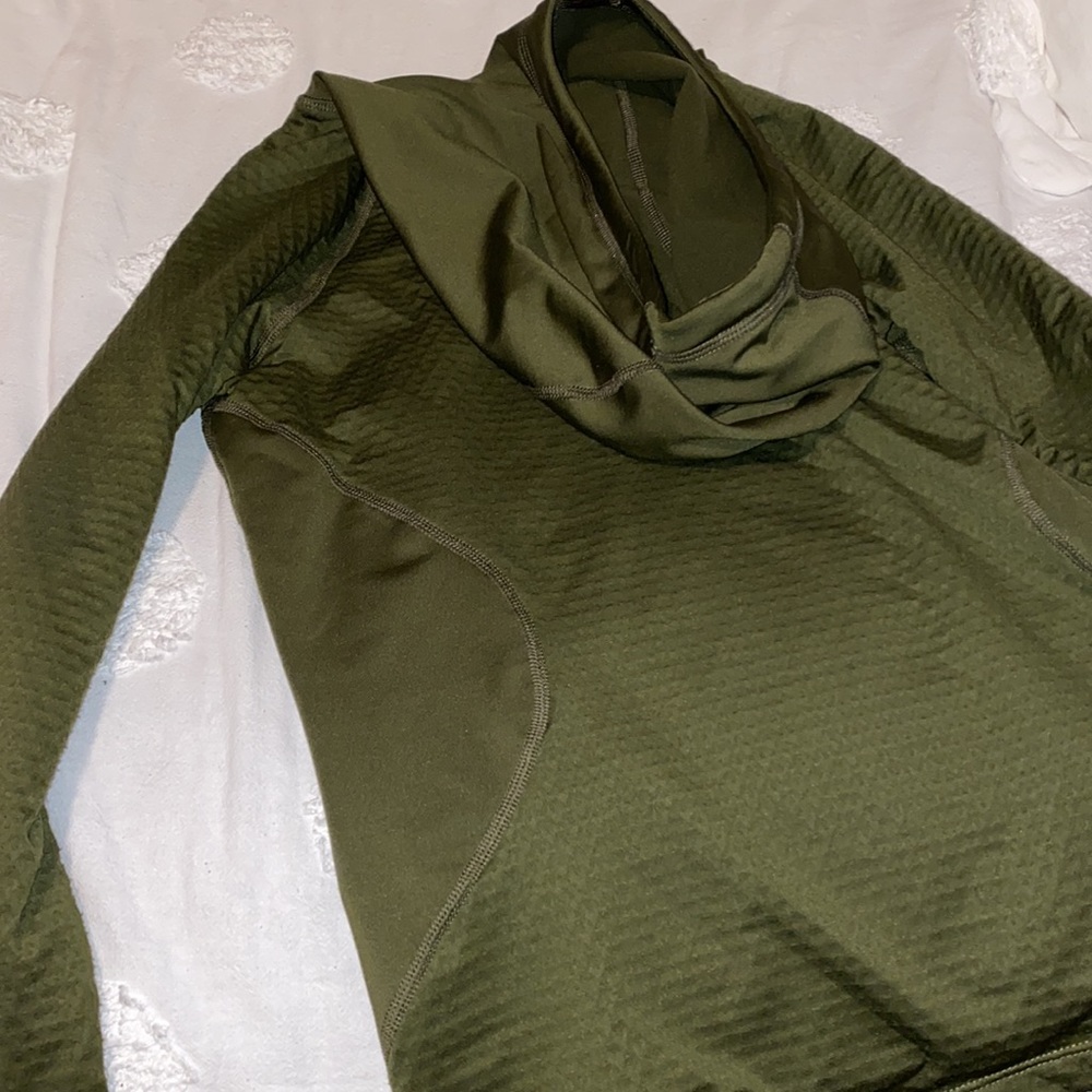 Nike Light Pull Over - image 4